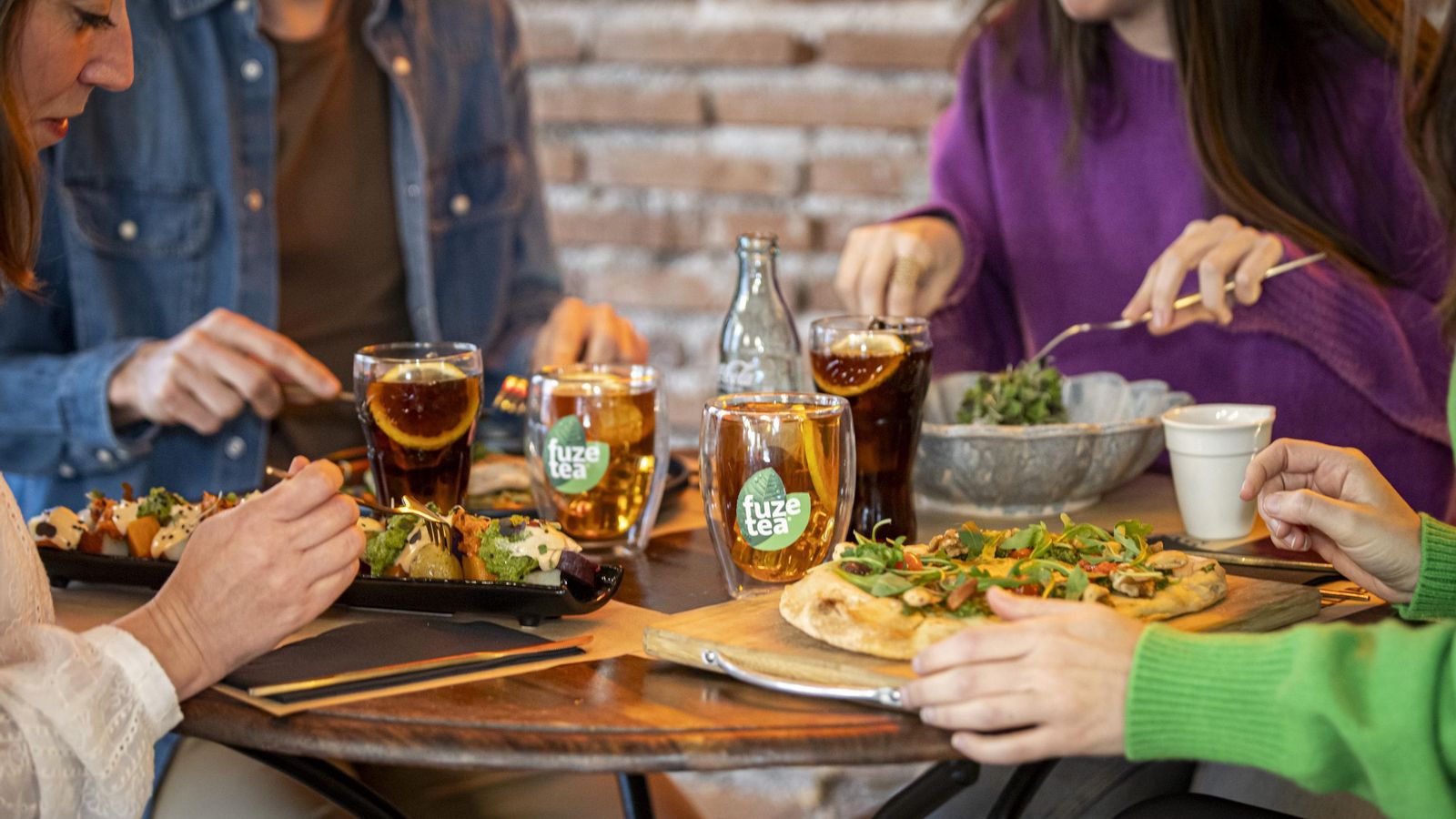 En 2024, casi 1.000 empleados dedicaron 8.700 horas a actividades solidarias junto a entidades como Cruz Roja o comedores sociales.