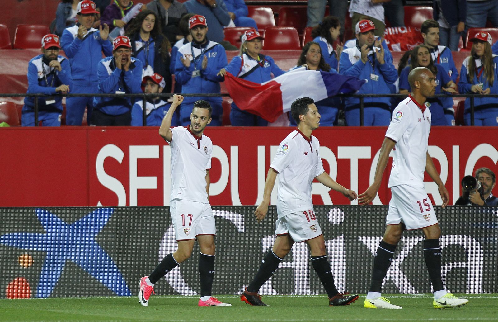Sarabia celebra su gol ante la Real Sociedad.