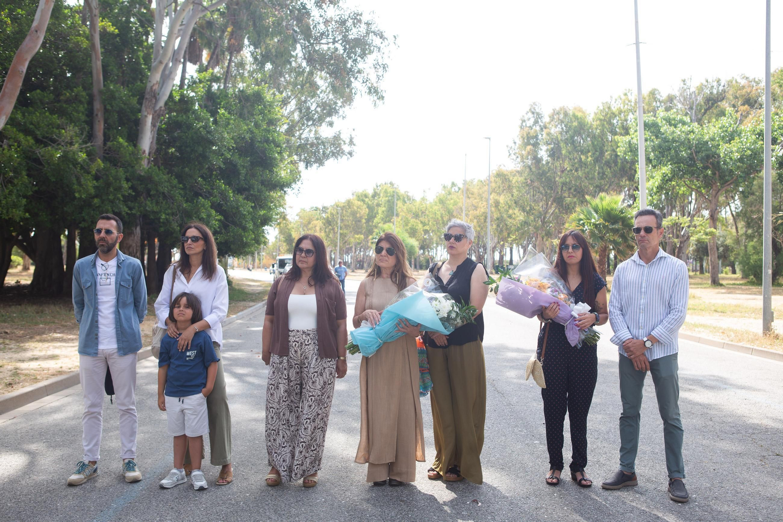 La Línea rinde homenaje al policía local Víctor Sánchez en el octavo aniversario de su muerte, en imágenes