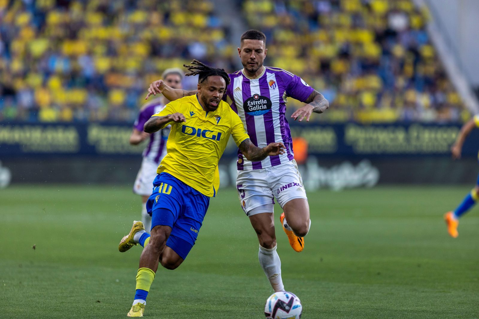 Todas las imágenes del Cádiz C.F.-Valladolid en el Nuevo Mirandilla