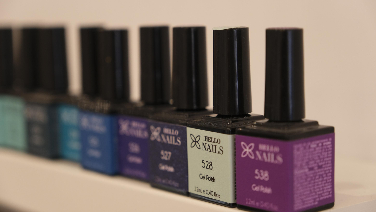 Imágenes de la nueva franquicia de Hello Nails en Almería