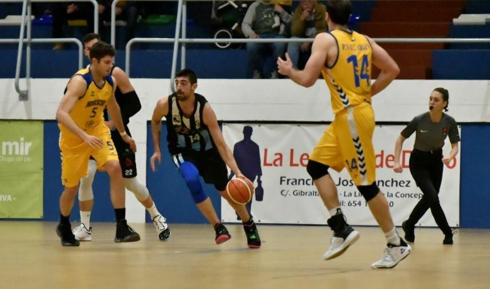 Espadiña, baja en Melilla, conduce un ataque durante el ULB-Novaschool