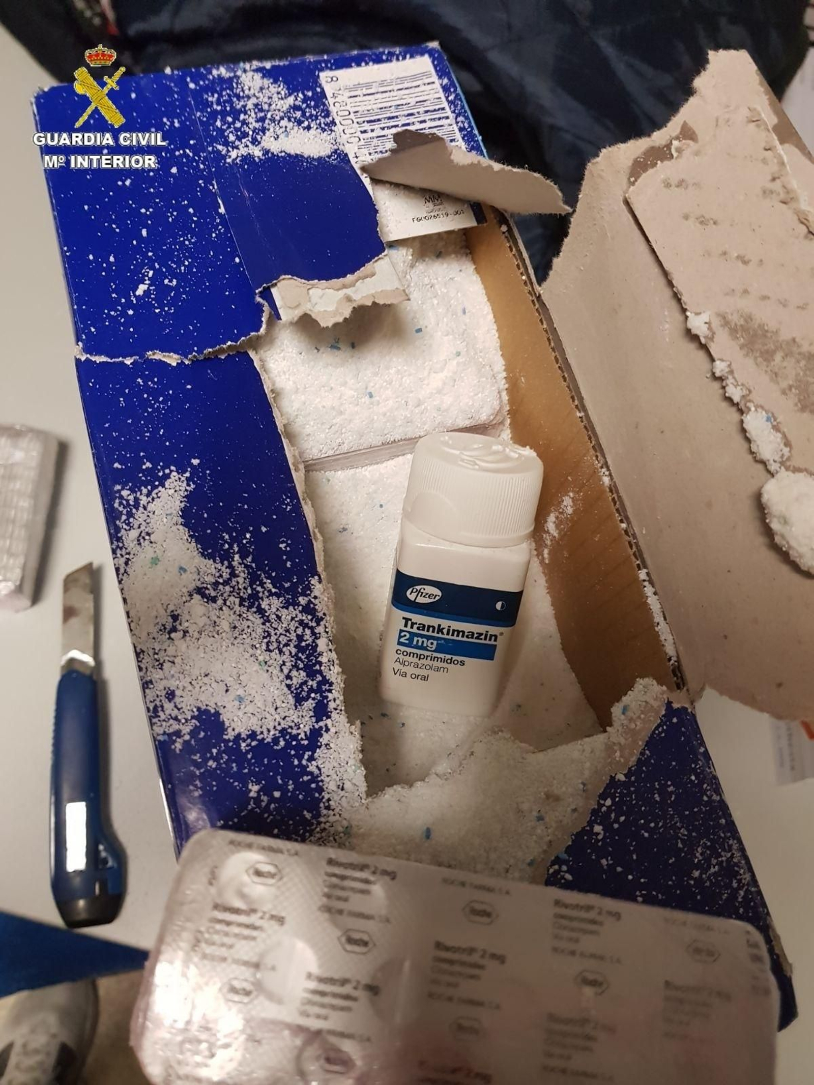 Los medicamentos, ocultos en el bote de detergente.