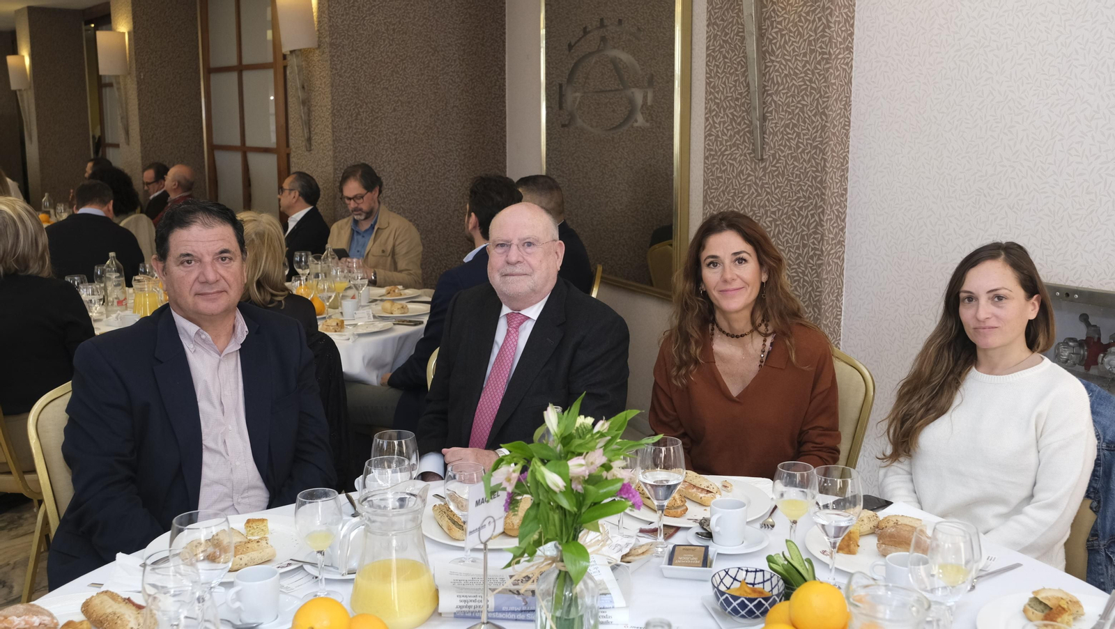 Desayuno coloquio de Grupo Joly y Cajasur, con la participación del ponente Enrique de los Ríos