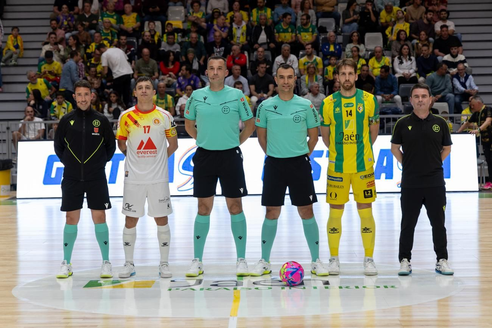 Las mejores fotos de la goleada del Jaén Paraíso Interior FS ante Industrias Santa Coloma