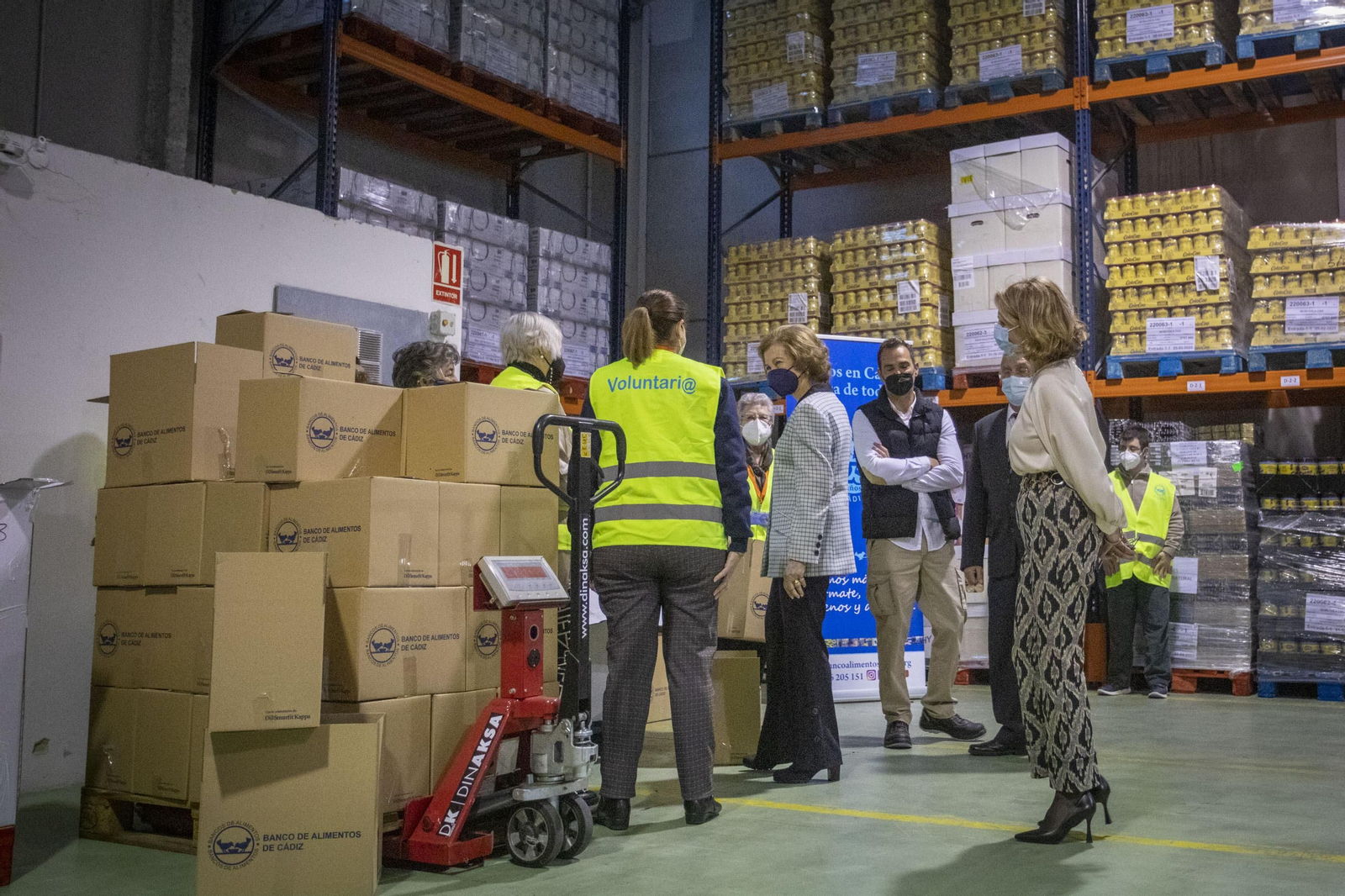 Imágenes de la visita de la Reina Sofía al Banco de Alimentos de Cádiz