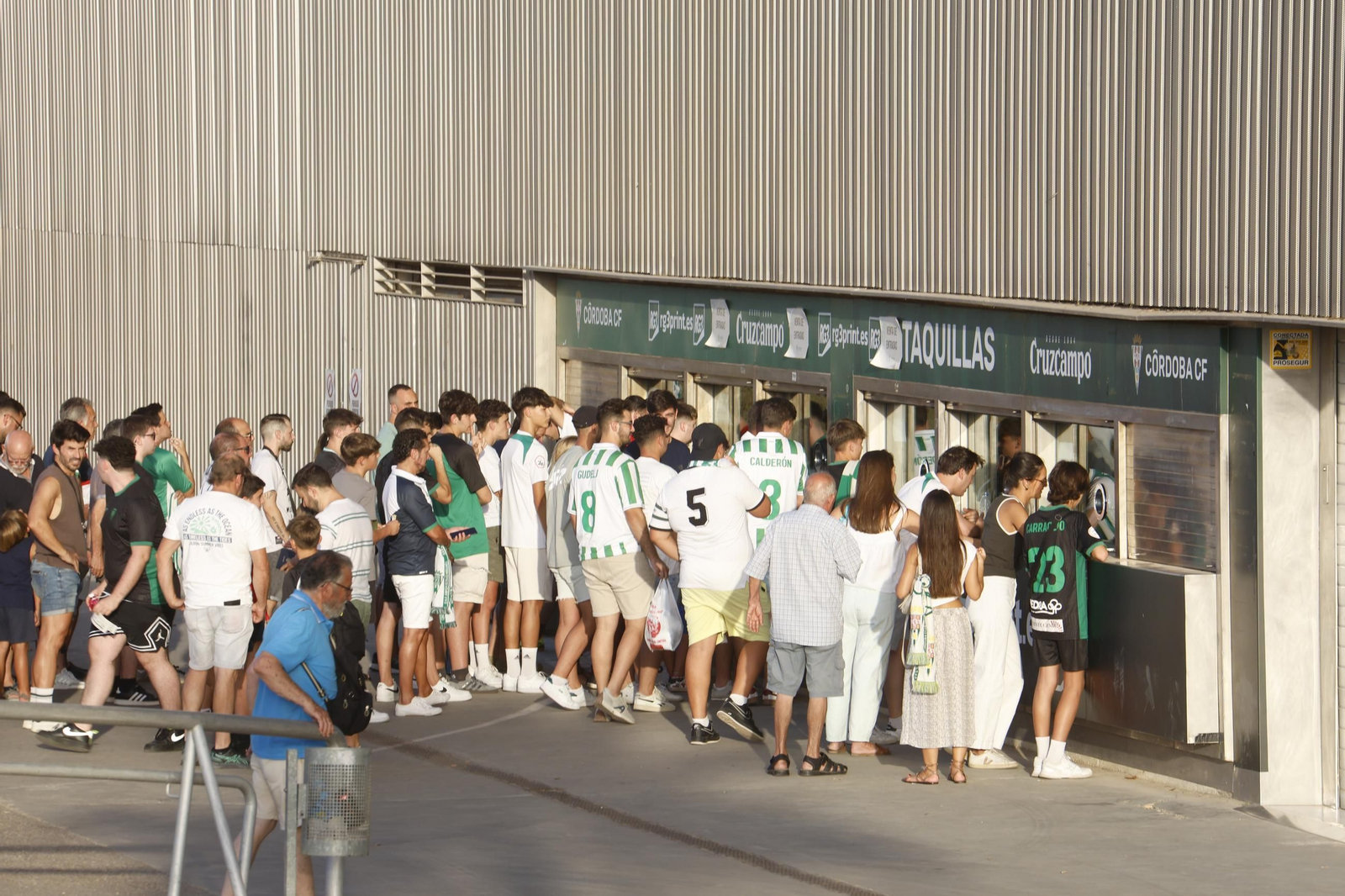 Las mejores fotos del ambientes en El Arcángel para el Córdoba CF - Rayo Vallecano
