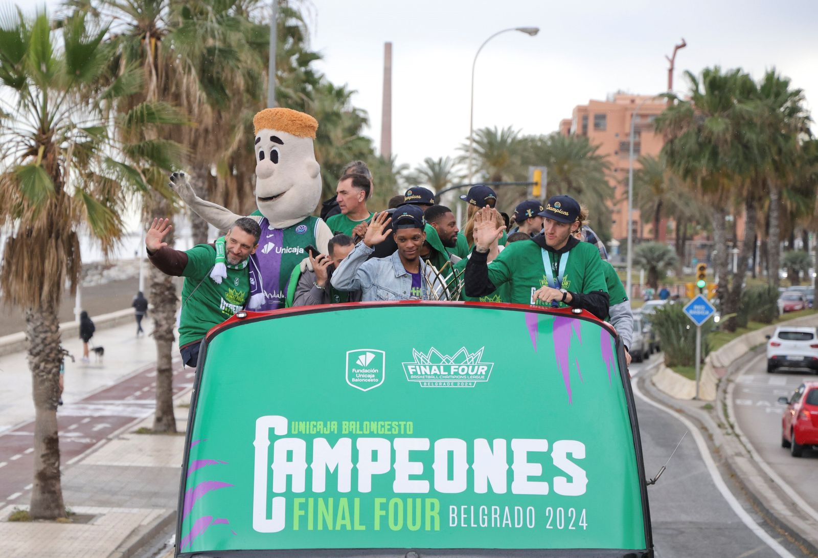 El Unicaja celebra en las calles de Málaga el título de la BCL
