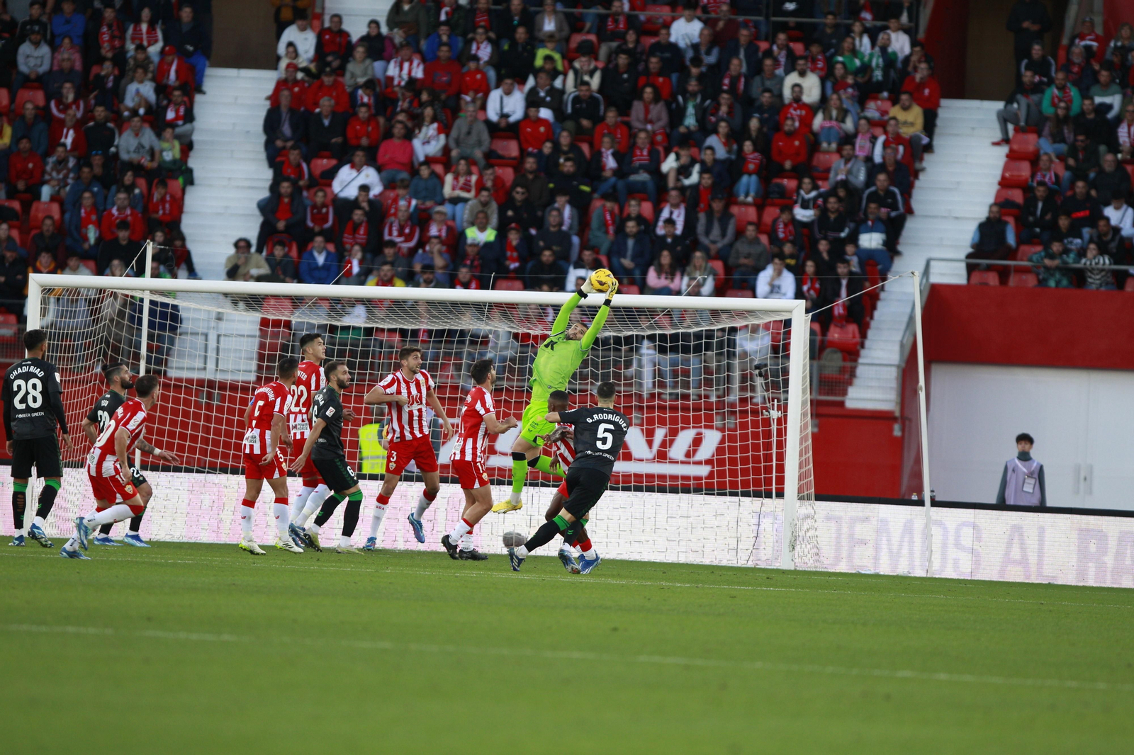 Imágenes del partido de fútbol U.D. Almería-Real Betis Balompié