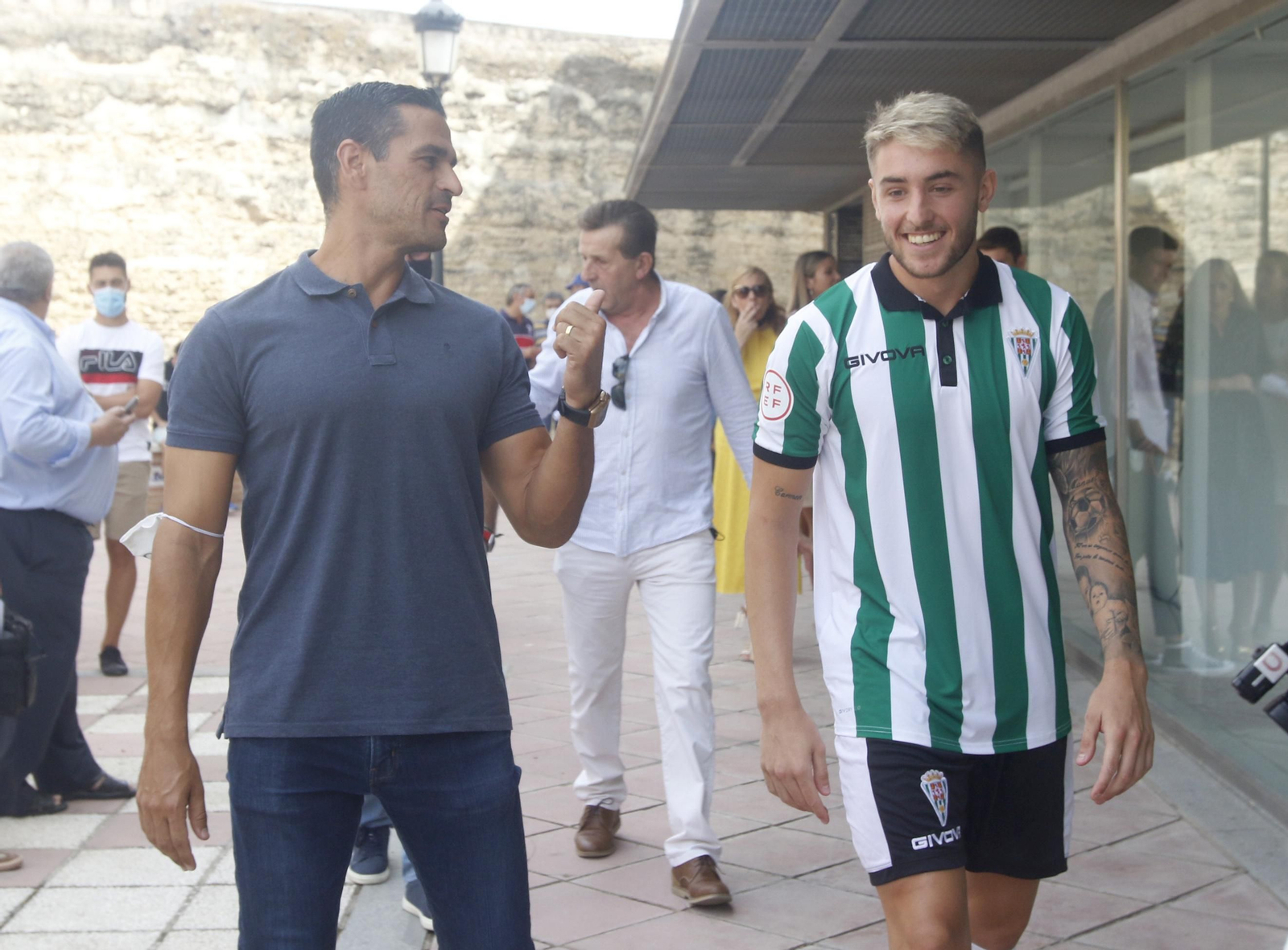 La presentación de Antonio Casas como jugador del Córdoba CF, en imágenes