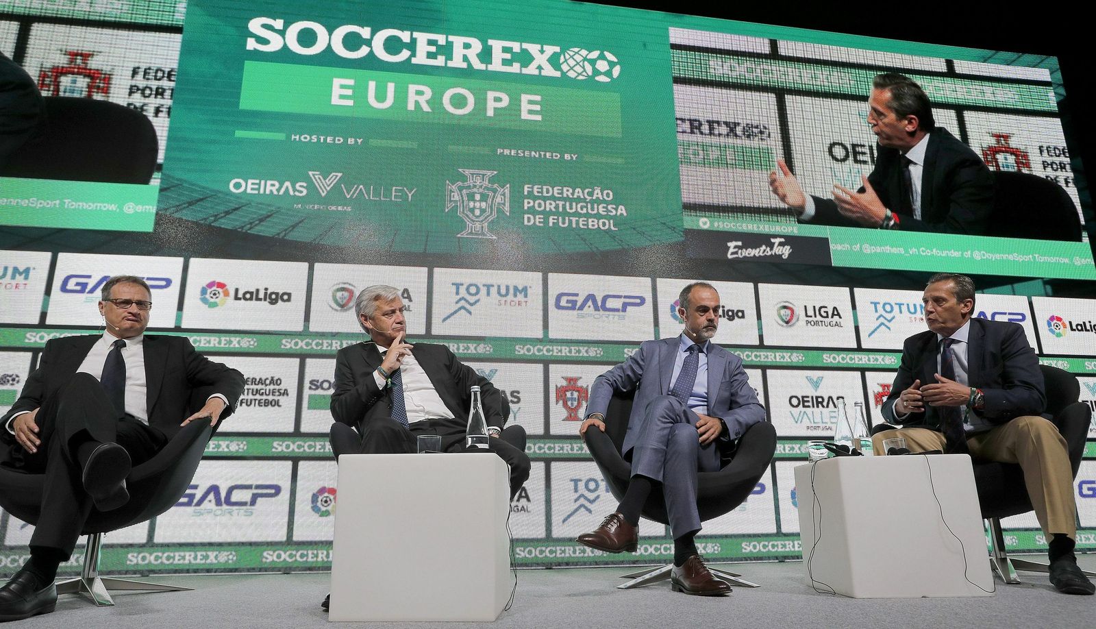Cruz, junto a los representantes de Benfica y Juventus, en el Soccerex Europe, en Lisboa.