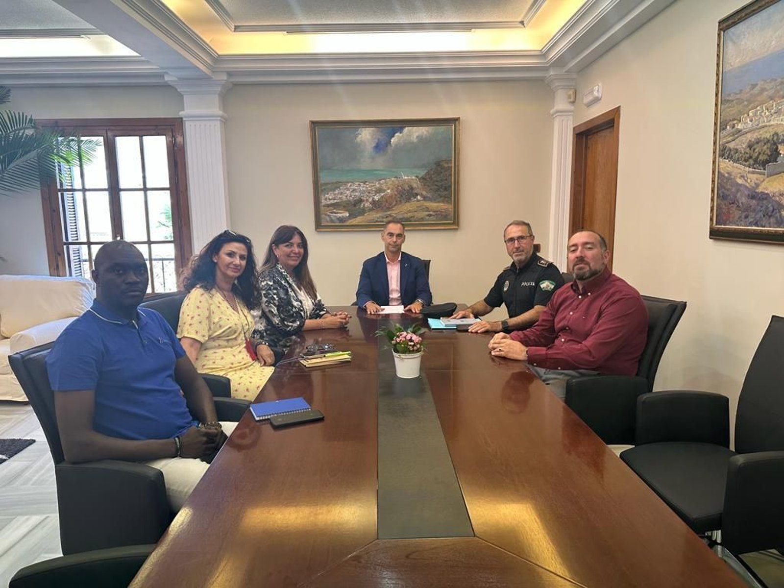 La reunión mantenida entre el Ayuntamiento, la ACEB y la comunidad senegalesa.