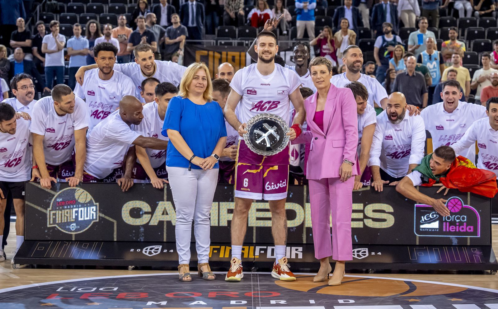 La fiesta del Força Lleida, que vuelve a la ACB 19 años después