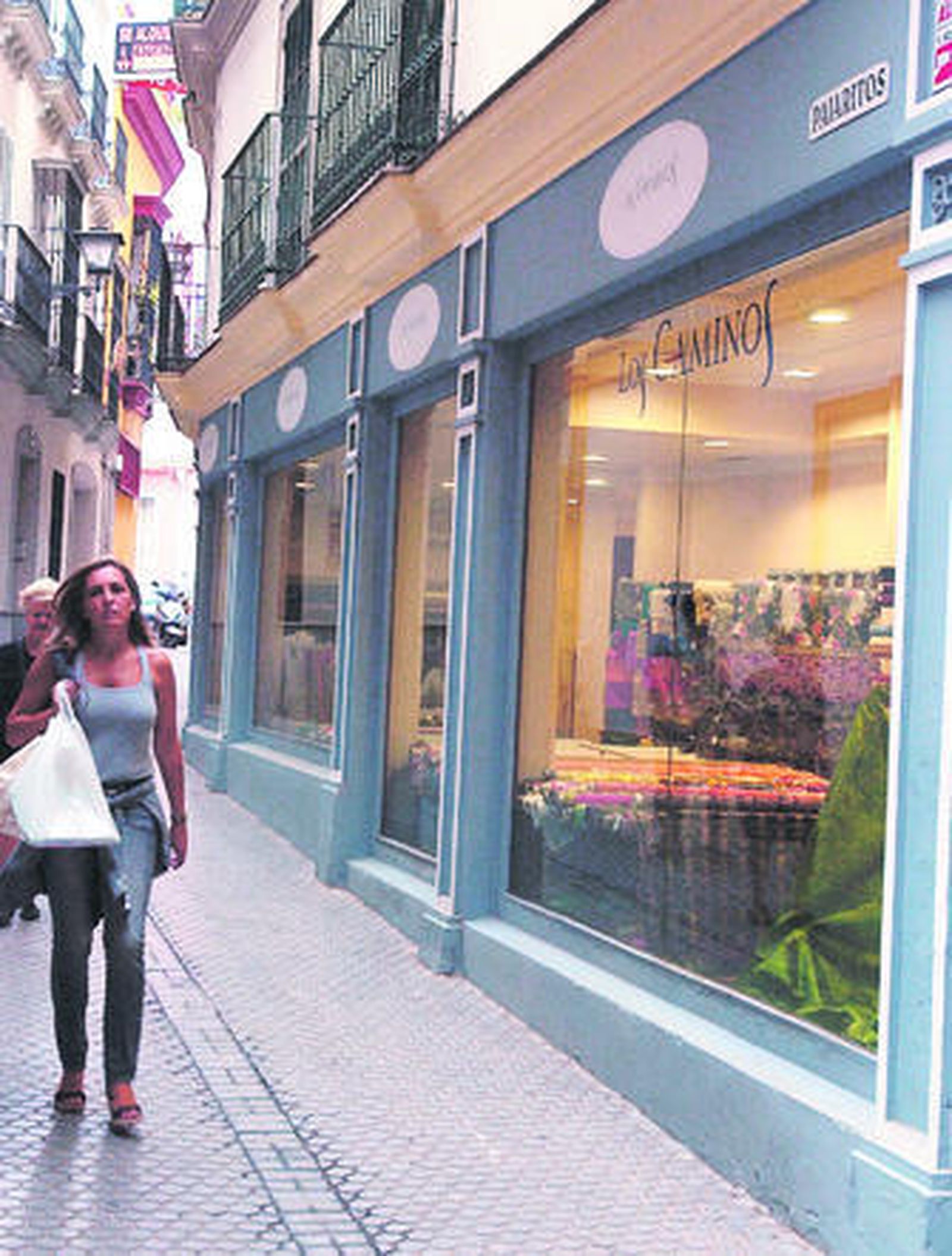 Calle Pajaritos, esquina con Francos. Paso de muchas cofradías.