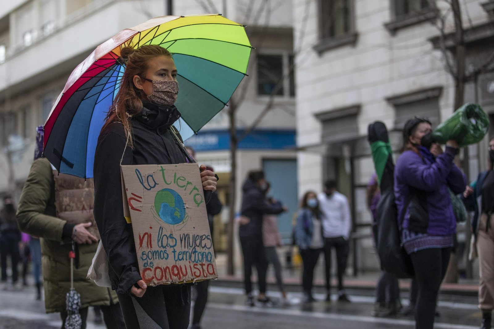 Las mejores imágenes de la manifestación feminista del 8M en Granada este 2021