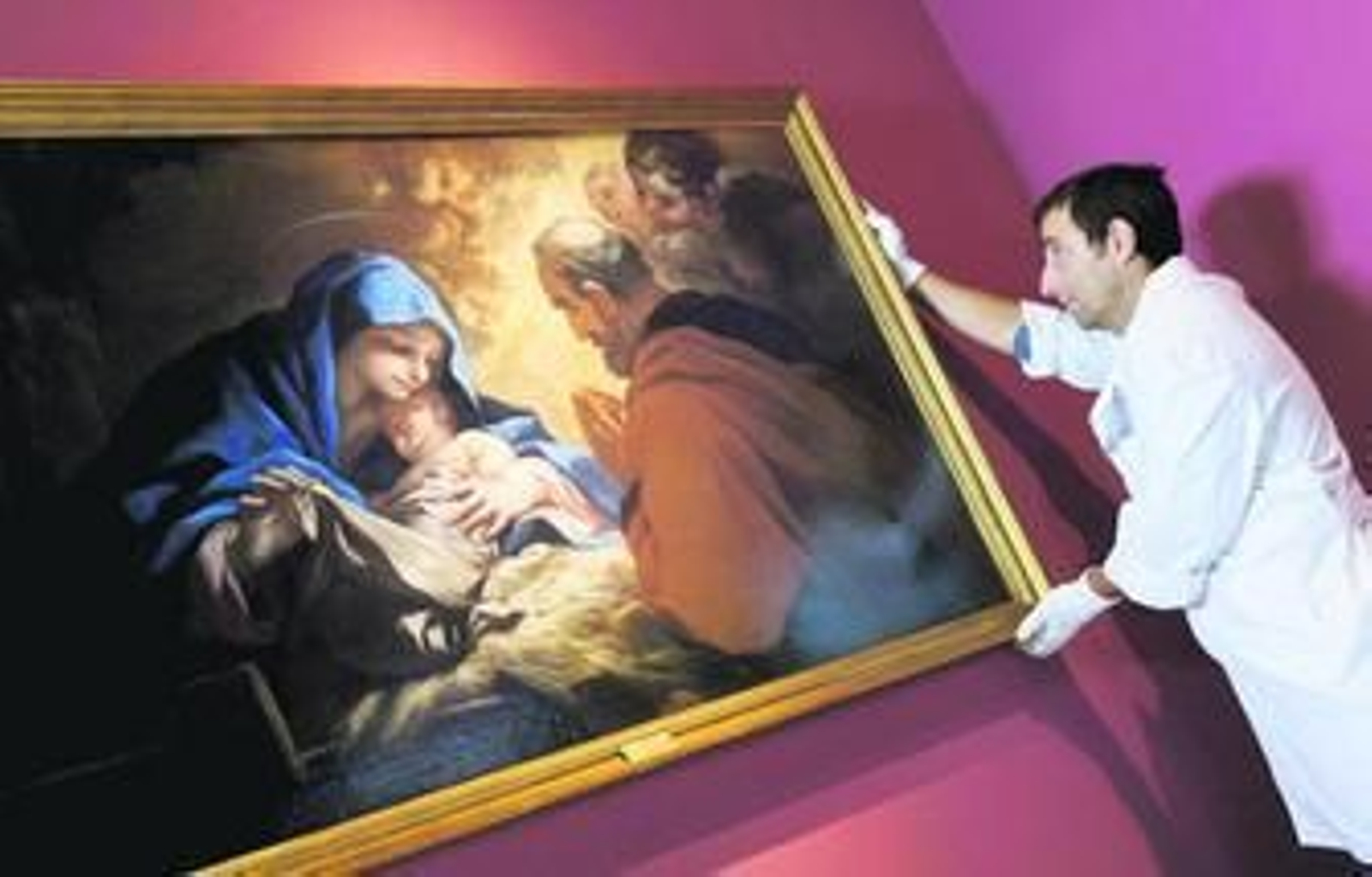 Momento del montaje de 'La Natividad', de Luca Giordano.