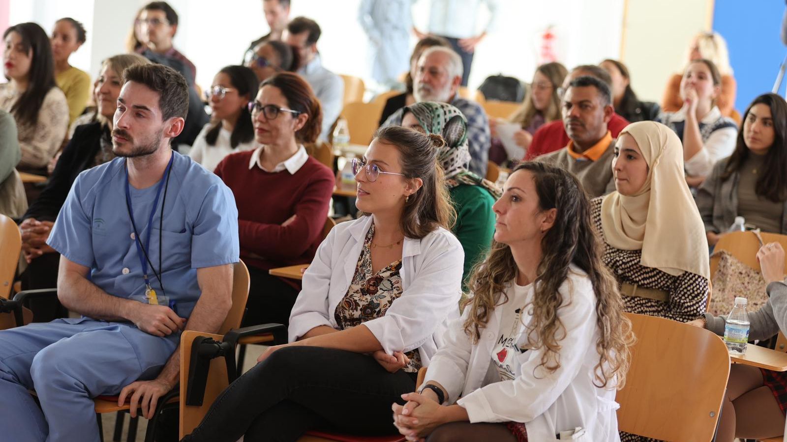 Público asistente a las jornadas celebradas en el hospital Infanta Elena. Público asistente a las jornadas celebradas en el hospital Infanta Elena.