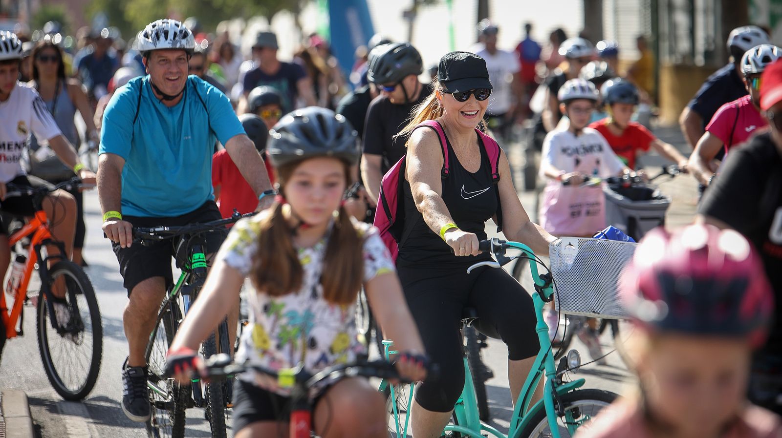 Gran ambiente en la fiesta de la bici y la amistad