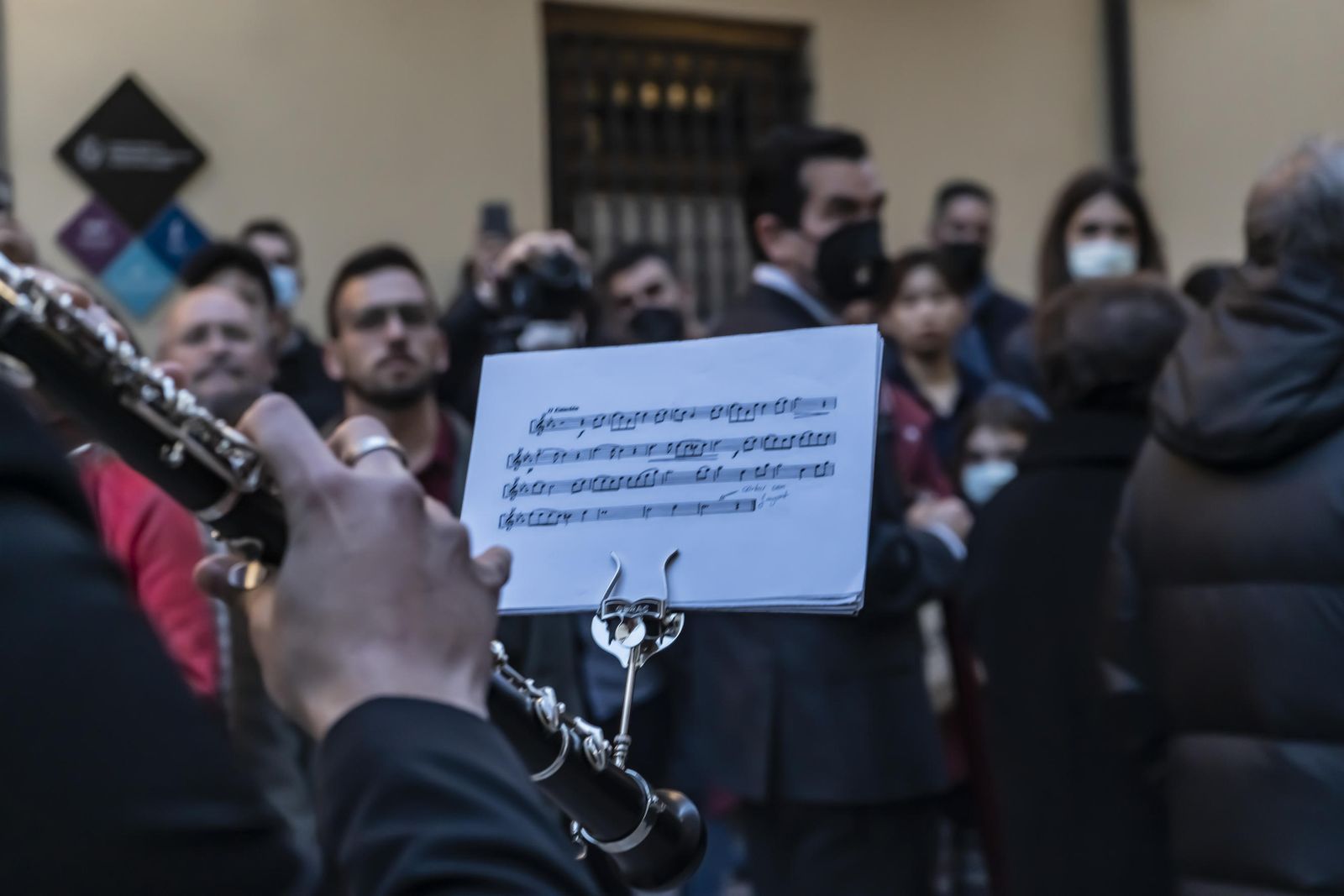 Los vía crucis del Viernes de Dolores, en imágenes