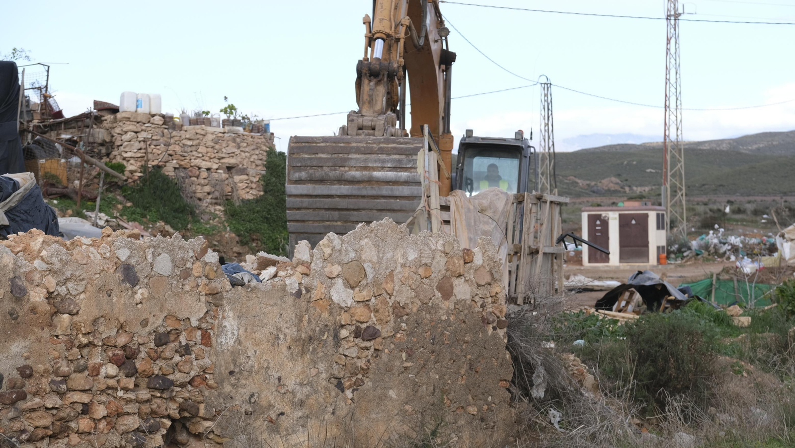 Imágenes del desalojo del asentamiento chabolista 'El Walili', en Níjar