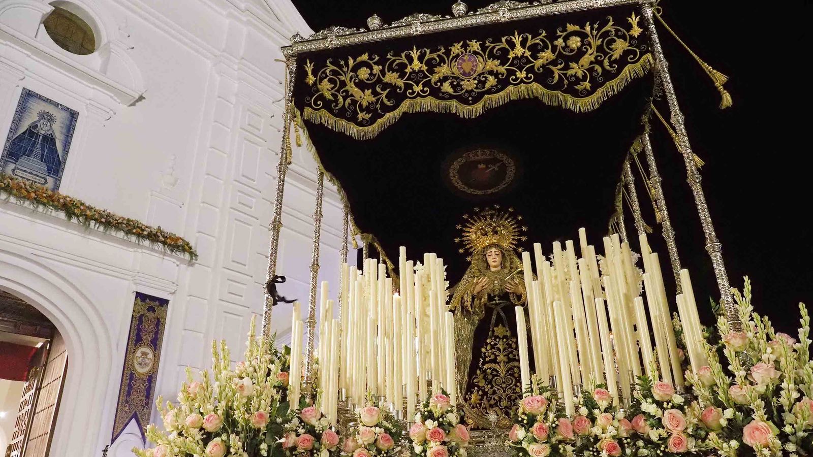 La Virgen de los Dolores, en un momento de la procesión