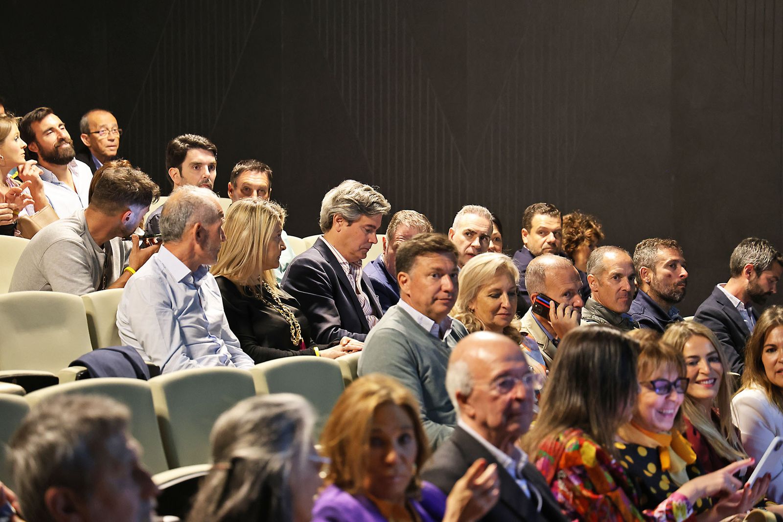 Movitransa presenta los nuevos modelos de BMW IX2 y el X2 en el complejo deportivo Lamiya