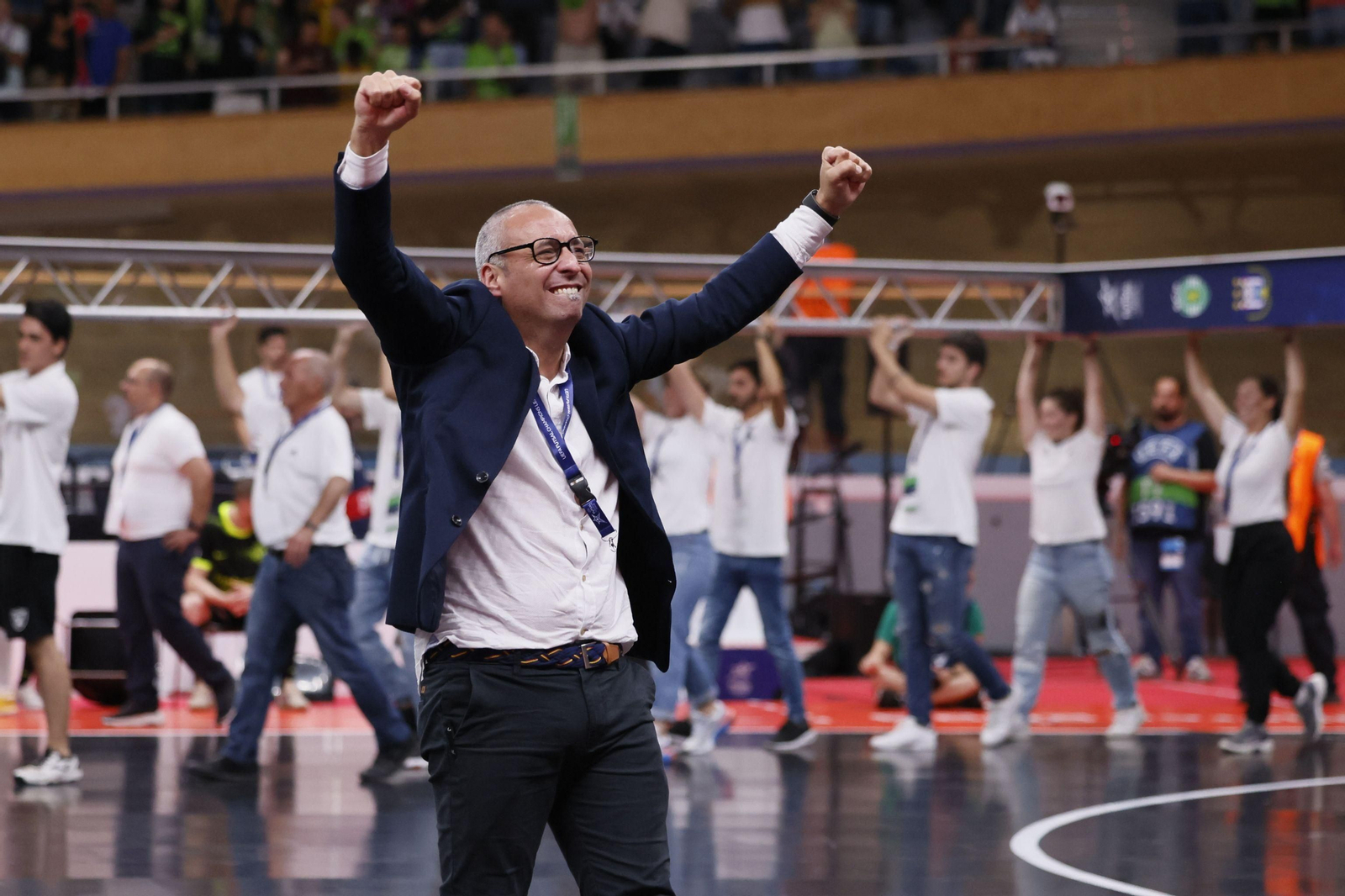 Antonio Vadillo, emocionadísimo tras proclamarse campeón de Europa con el Palma Futsal. Antonio Vadillo, emocionadísimo tras proclamarse campeón de Europa con el Palma Futsal.