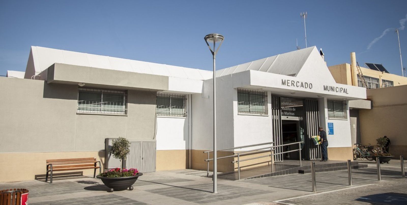 Vista exterior del Mercado de Abastos de Las Marinas.