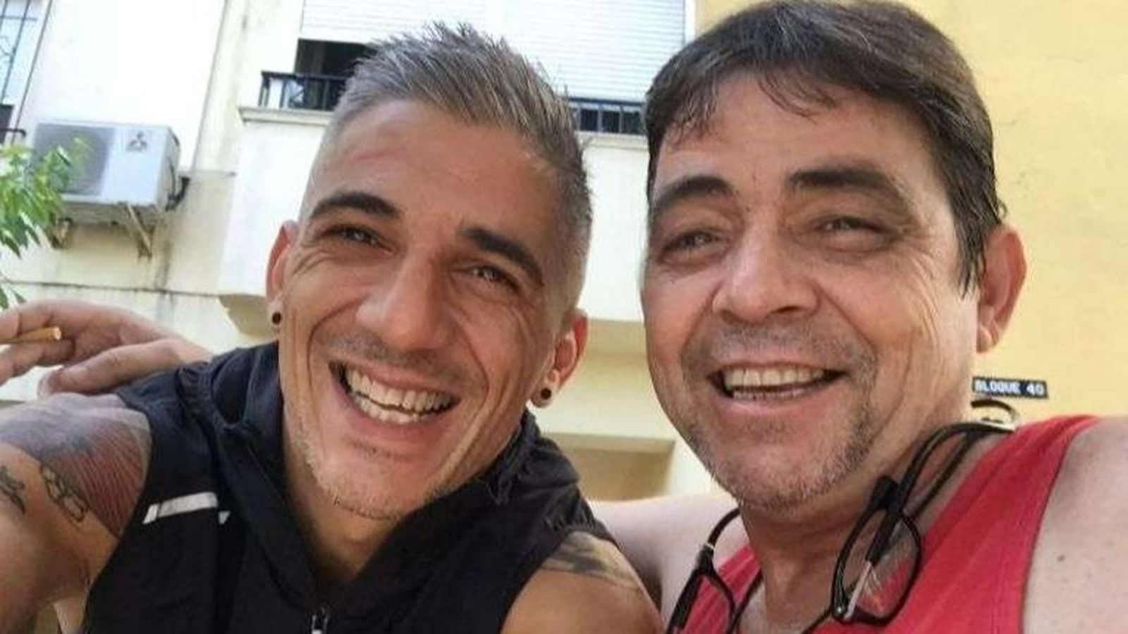 Óscar y Javier, hermanos de Antonio Canales en una foto compartida en redes