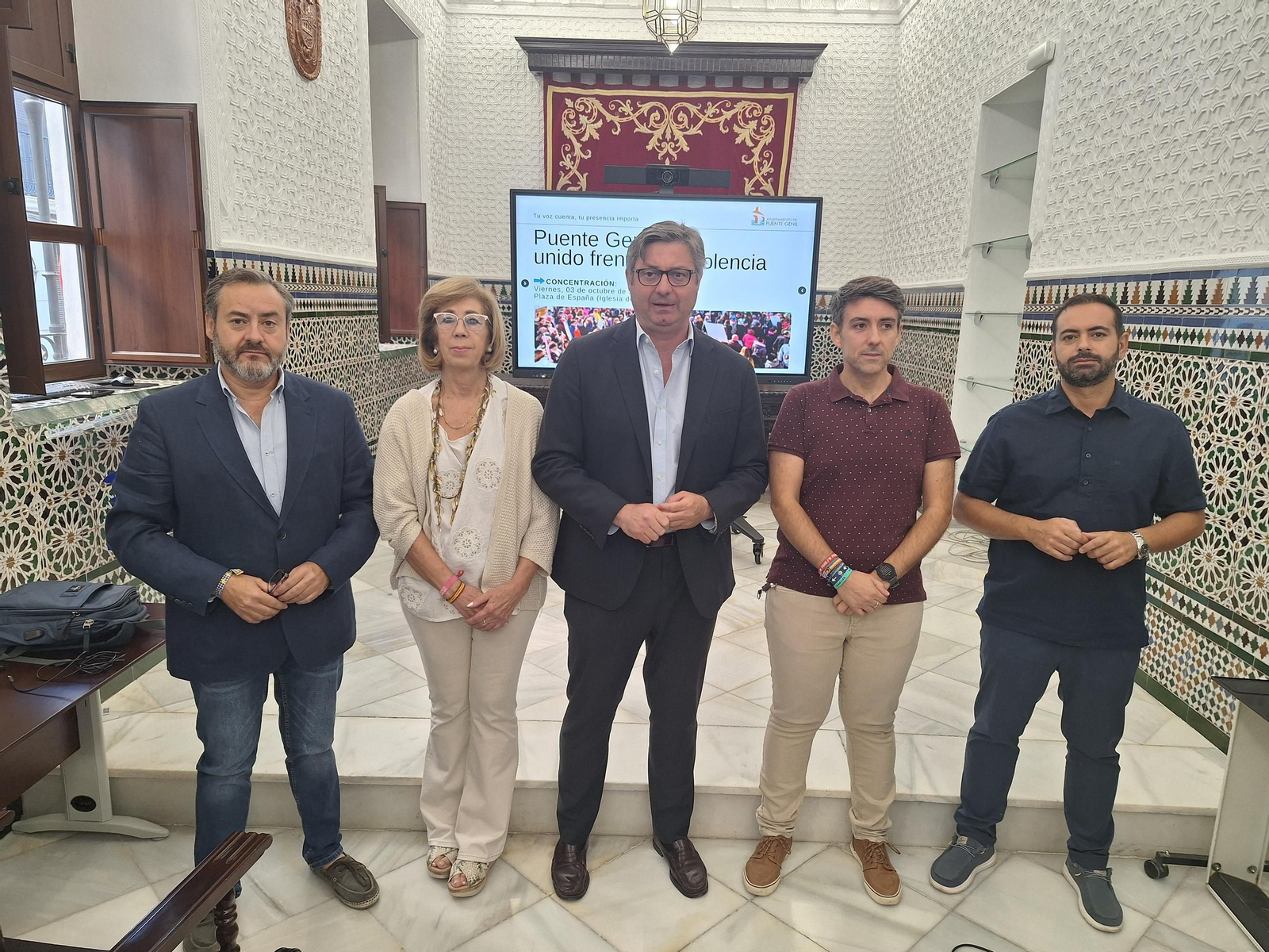 Dirigentes municipales en la presentación de la concentración.