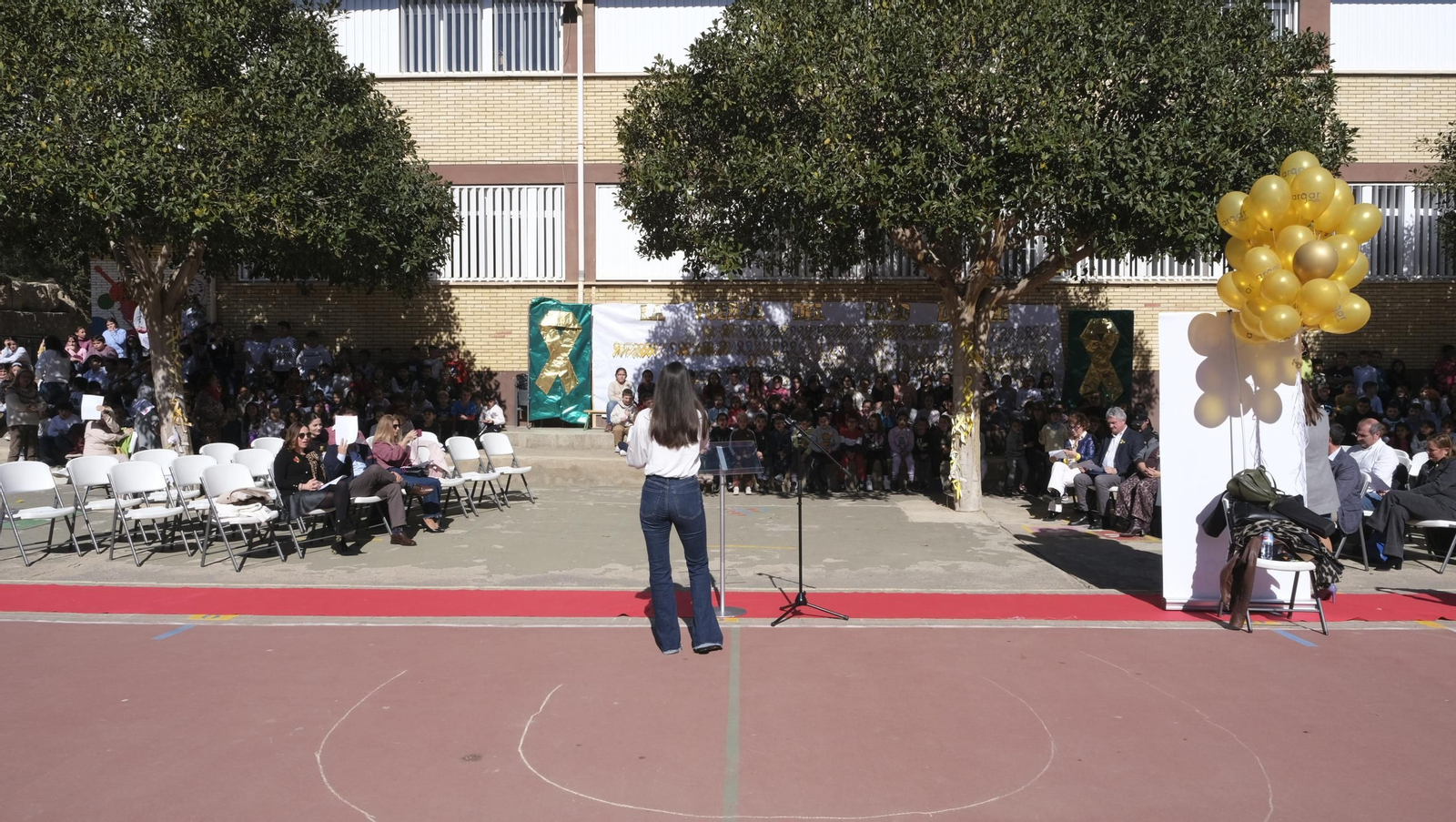 Día Internacional Contra el Cáncer Infantil en el CEIP 28 de Febrero, en imágenes