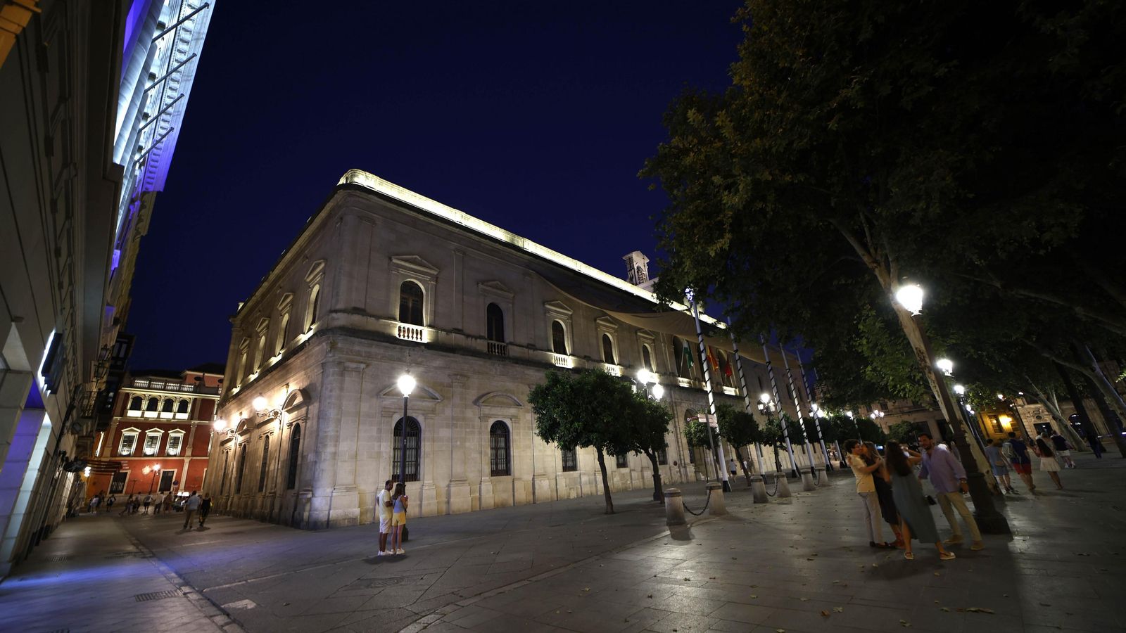 El Ayuntamiento seguirá encendido porque es un Bien de Interés Cultural (BIC)