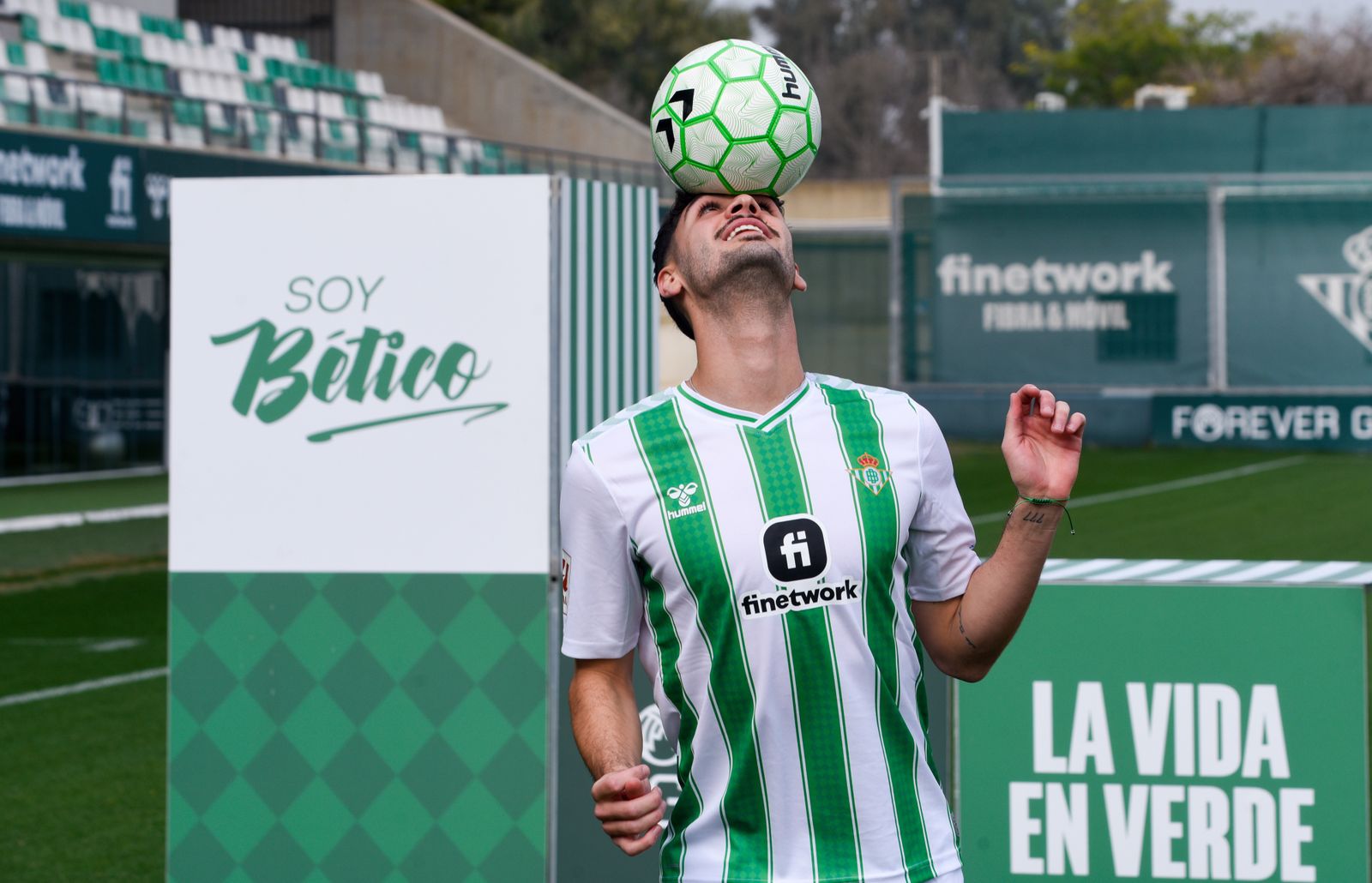 Presentación de Johnny Cardoso