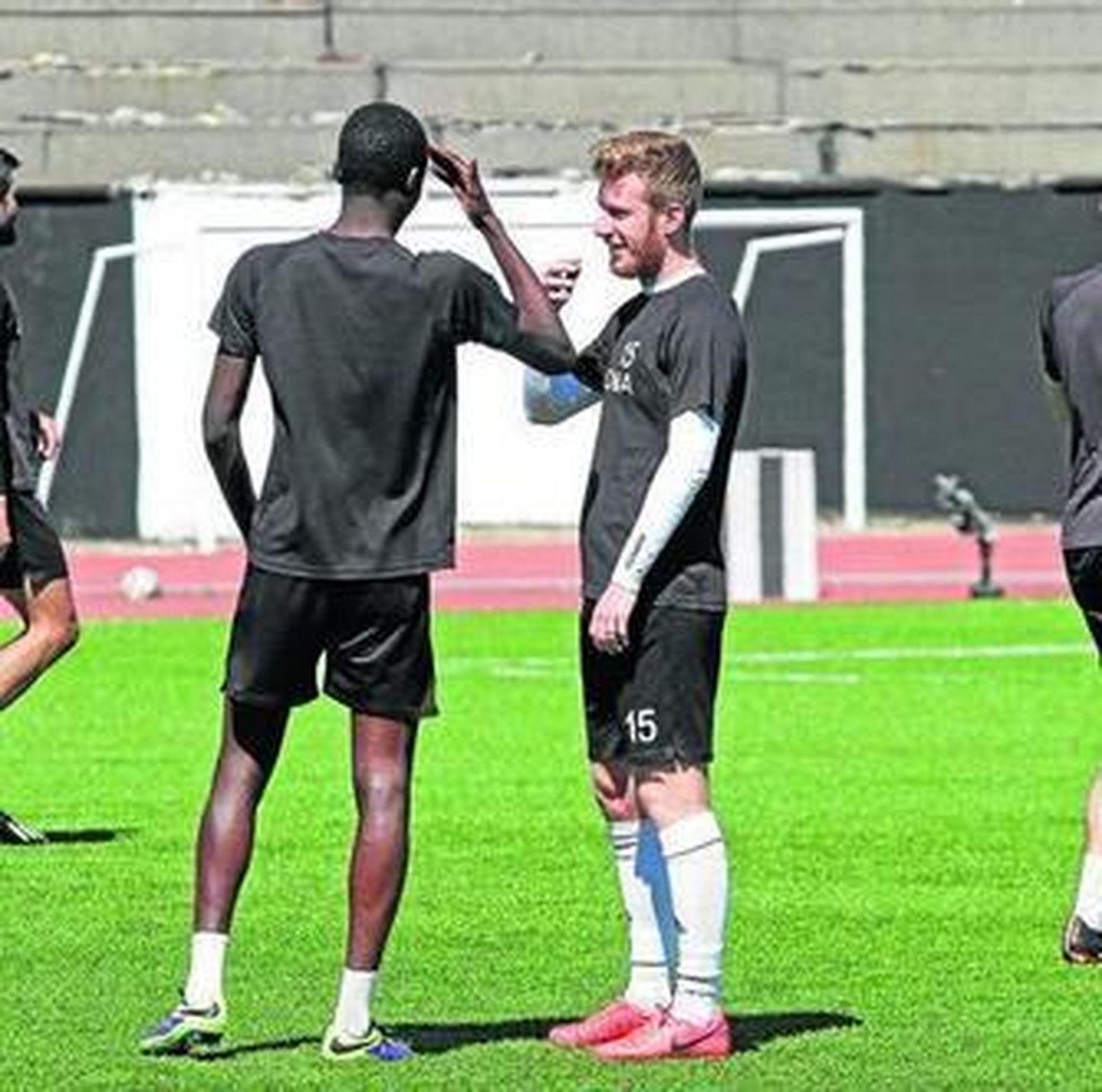 Ximo Forner, junto a Fall durante un entrenamiento en el Municipal de la pasada temporada.