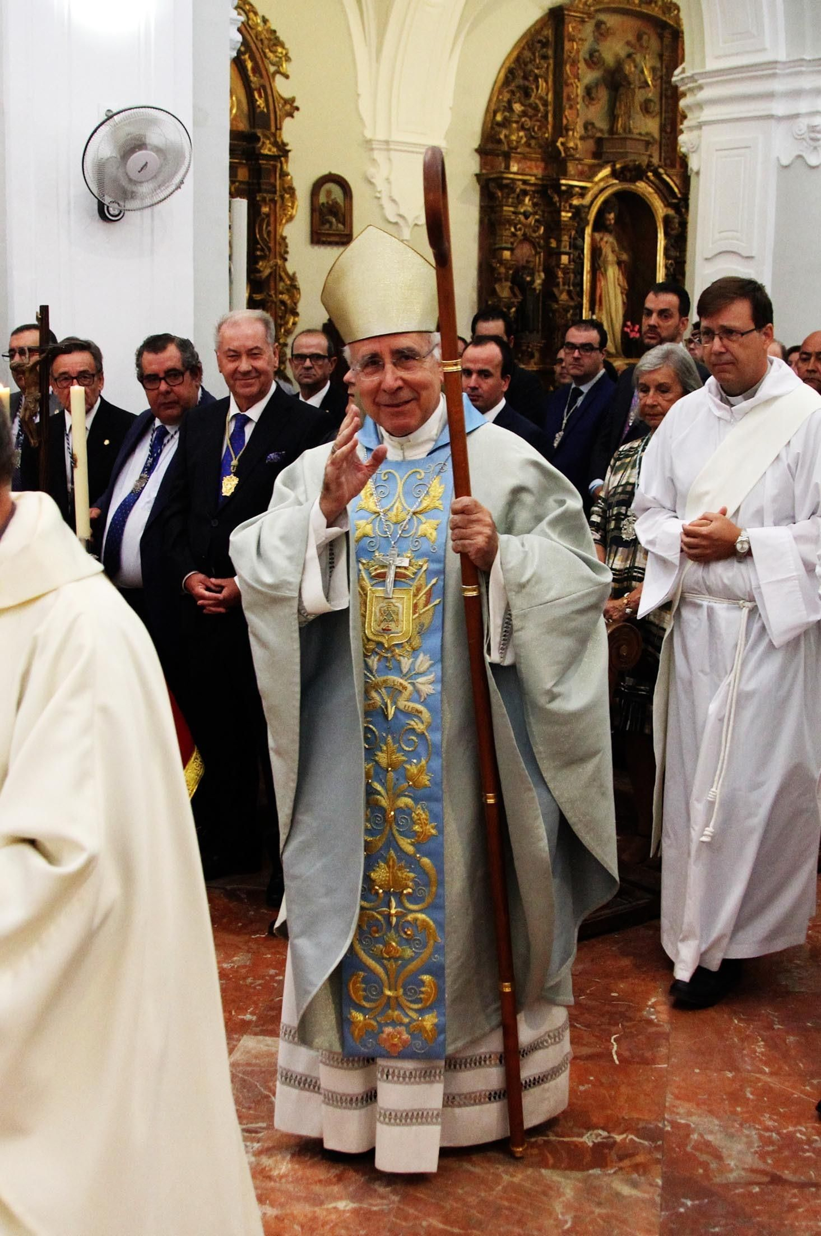 Misa ante la Virgen de La Cinta presidida por el obispo de Huelva, José Vilaplana, en la Catedral
