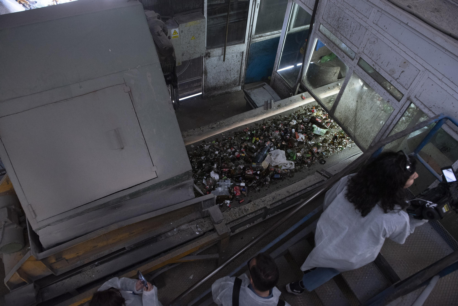 El corazón de una planta de reciclaje de vidrio, en imágenes