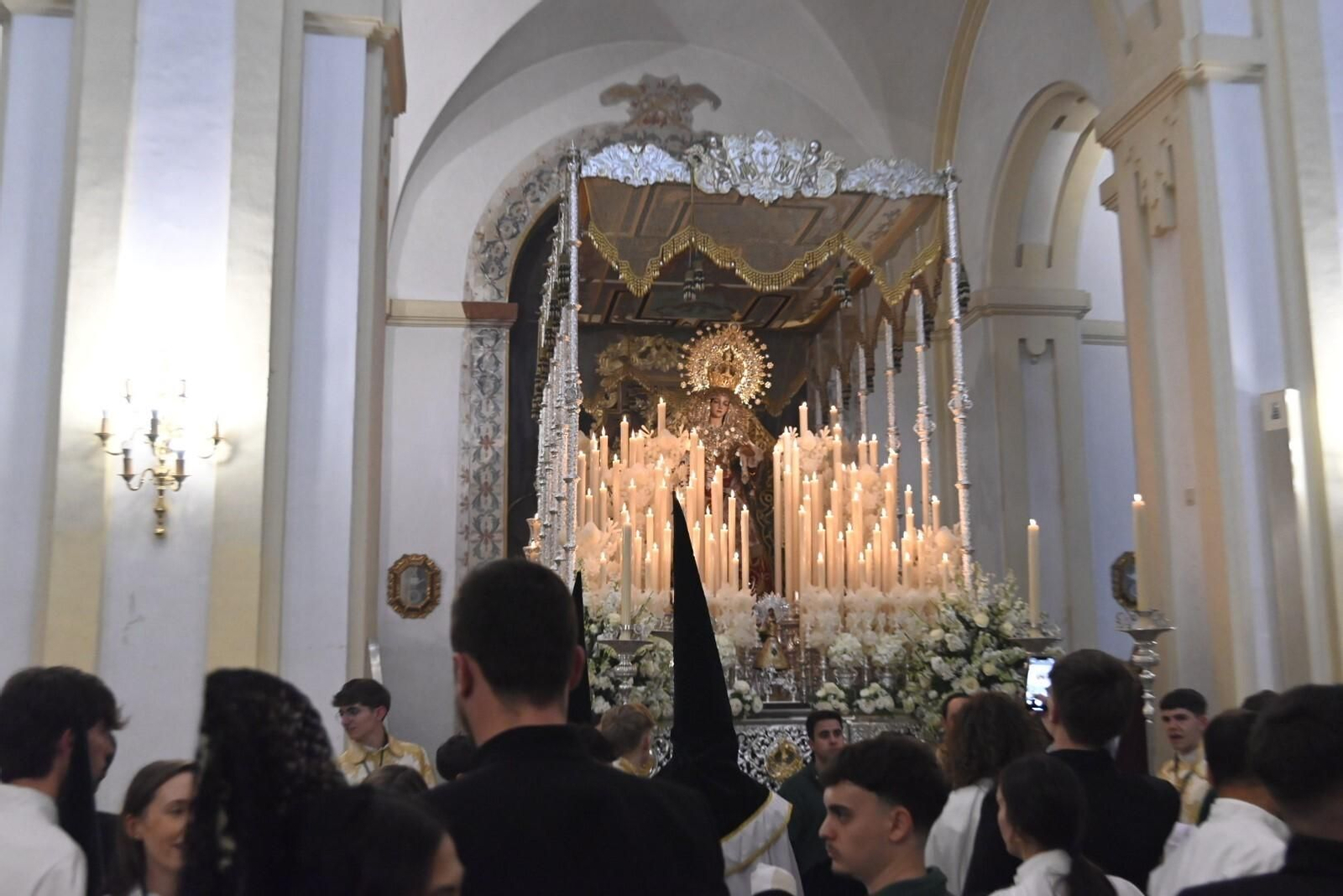 Lágrimas por la suspensión de la procesión de la Esperanza en este Domingo de Ramos, en imágenes