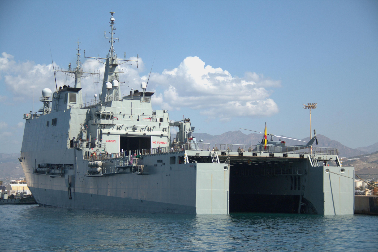 Éxito de participación para ver de cerca el despliegue de las Fuerzas Armadas en Motril