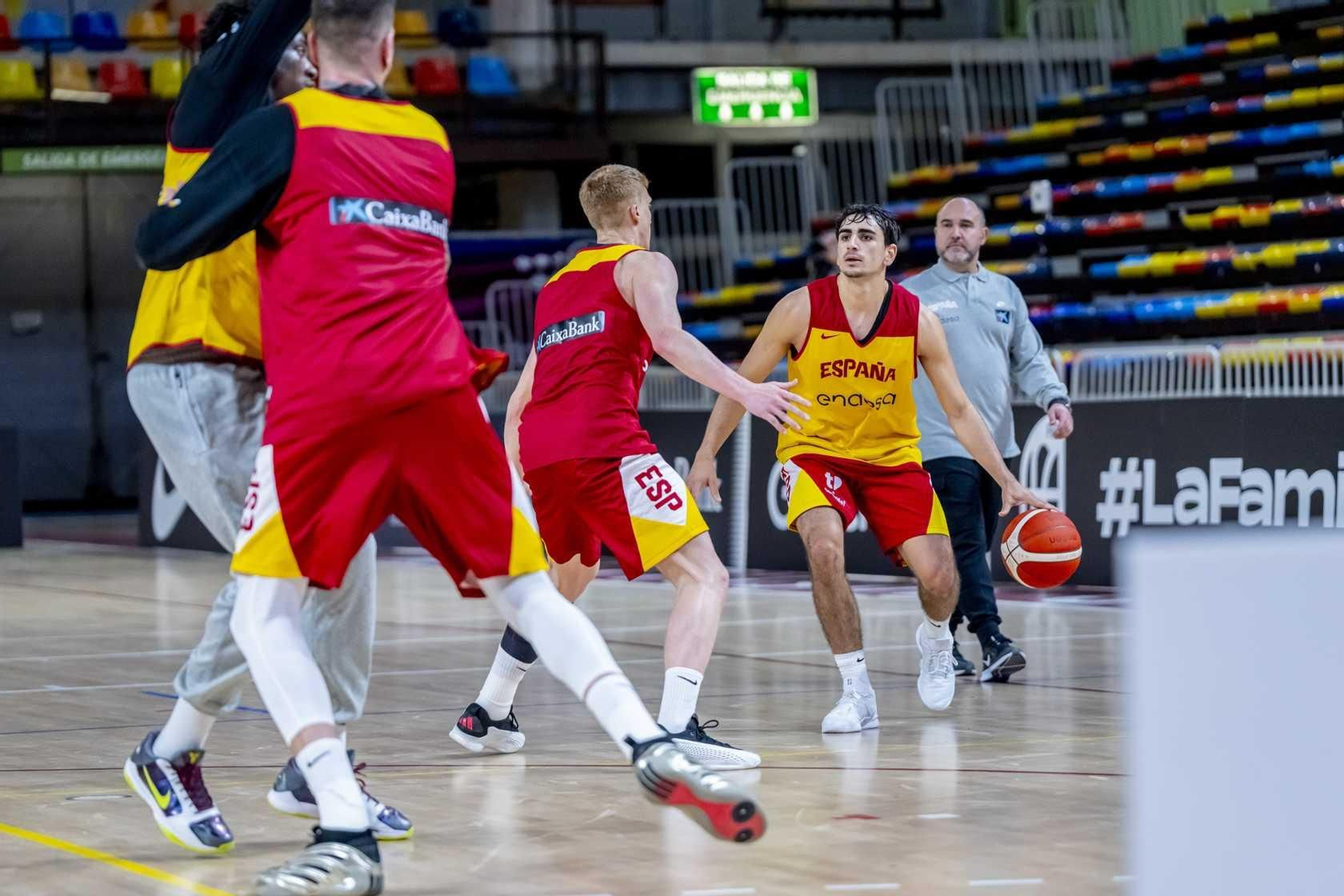 Alberto Díaz, Francis Alonso y Paco Aurioles, en la primera España de Chus Mateo