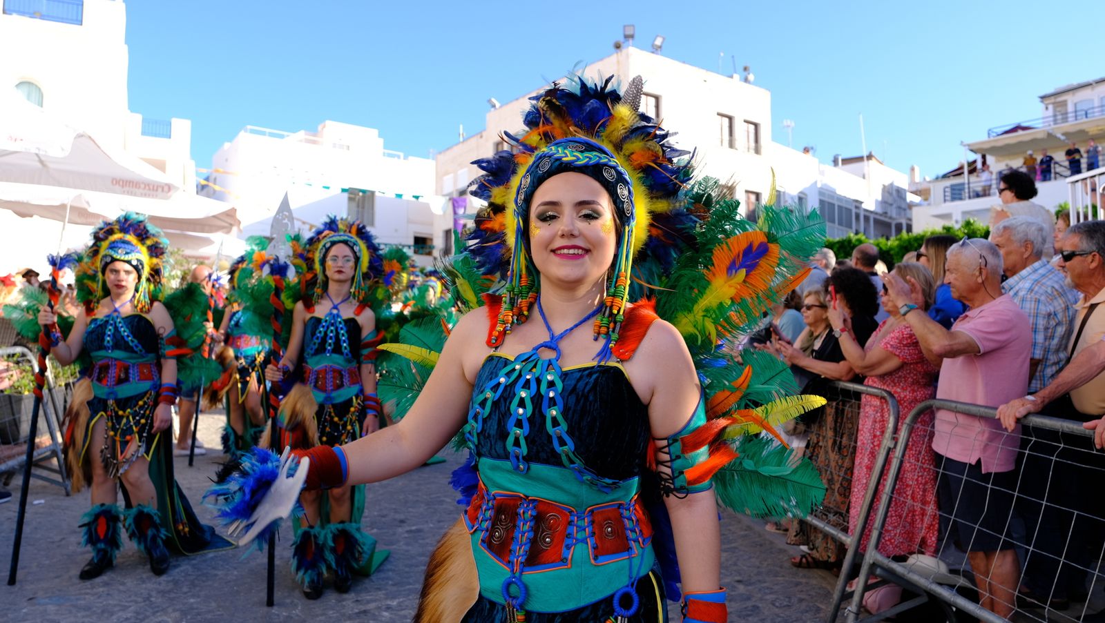 El espectacular desfile de Moros y Cristianos de Mojácar, en imágenes