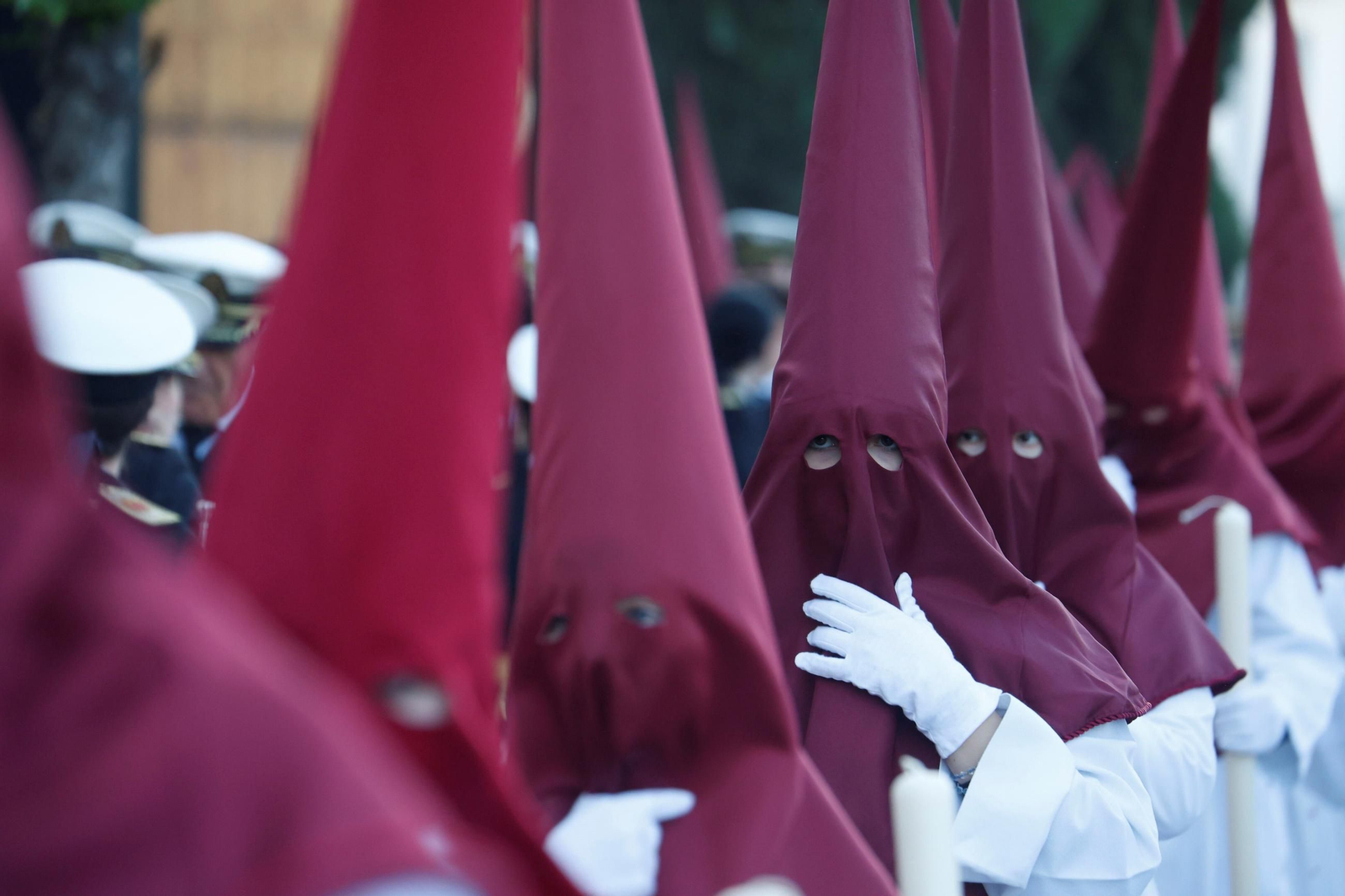 La procesión del Descendimiento en este Viernes Santo de Córdoba, en imágenes