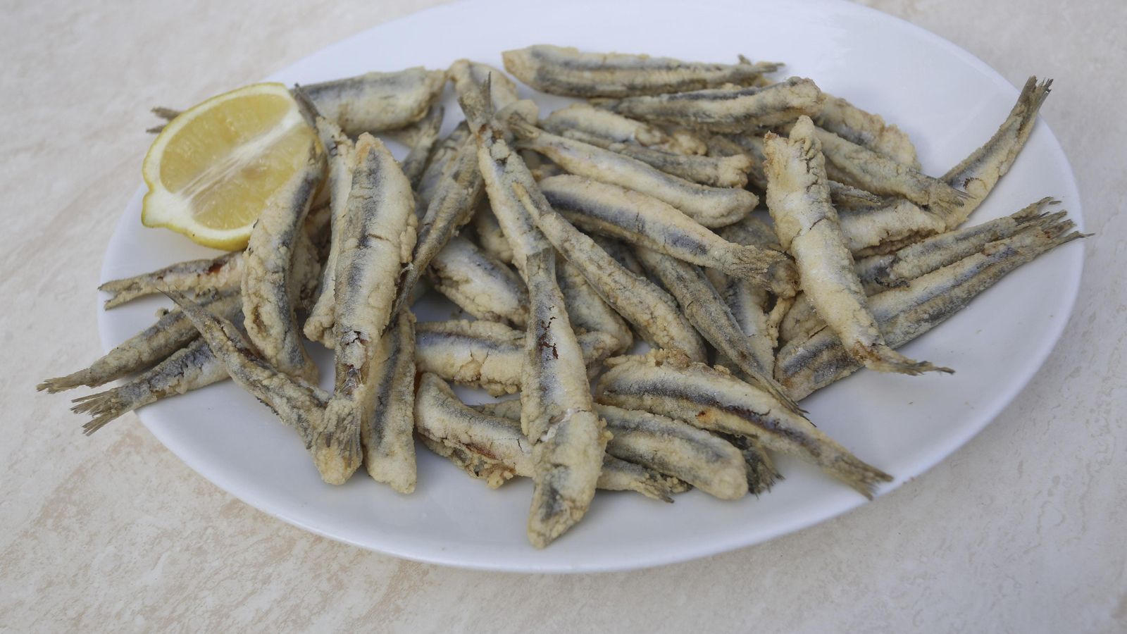 Plato de boquerones de Fuengirola.