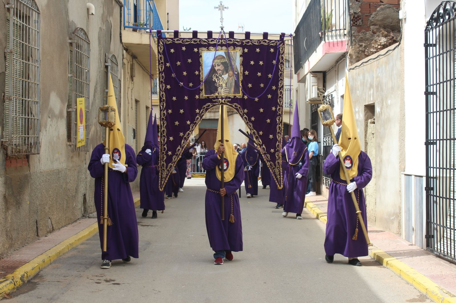 Procesión de la Hermandad de Jesús en Vera, en imágenes