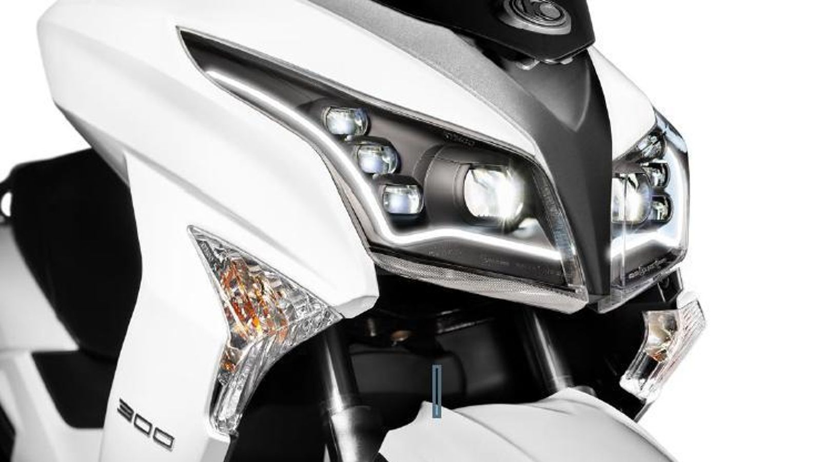 El Grand Dink 300 estrena iluminación con LED, con dos luces de cruce y seis de carretera.