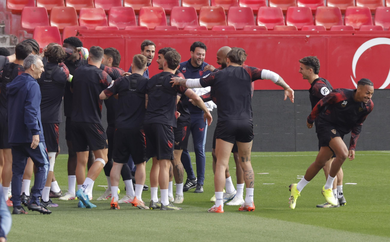 Las fotos de Caparrós en el entrenamiento en el Ramón Sánchez-Pizjuán