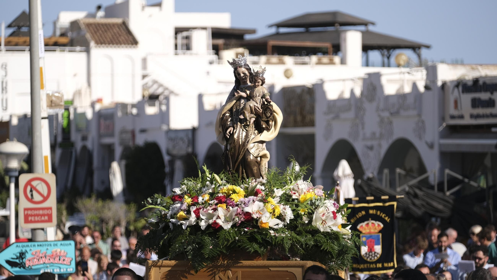La procesión marítima de la Virgen del Carmen en Aguadulce, en imágenes