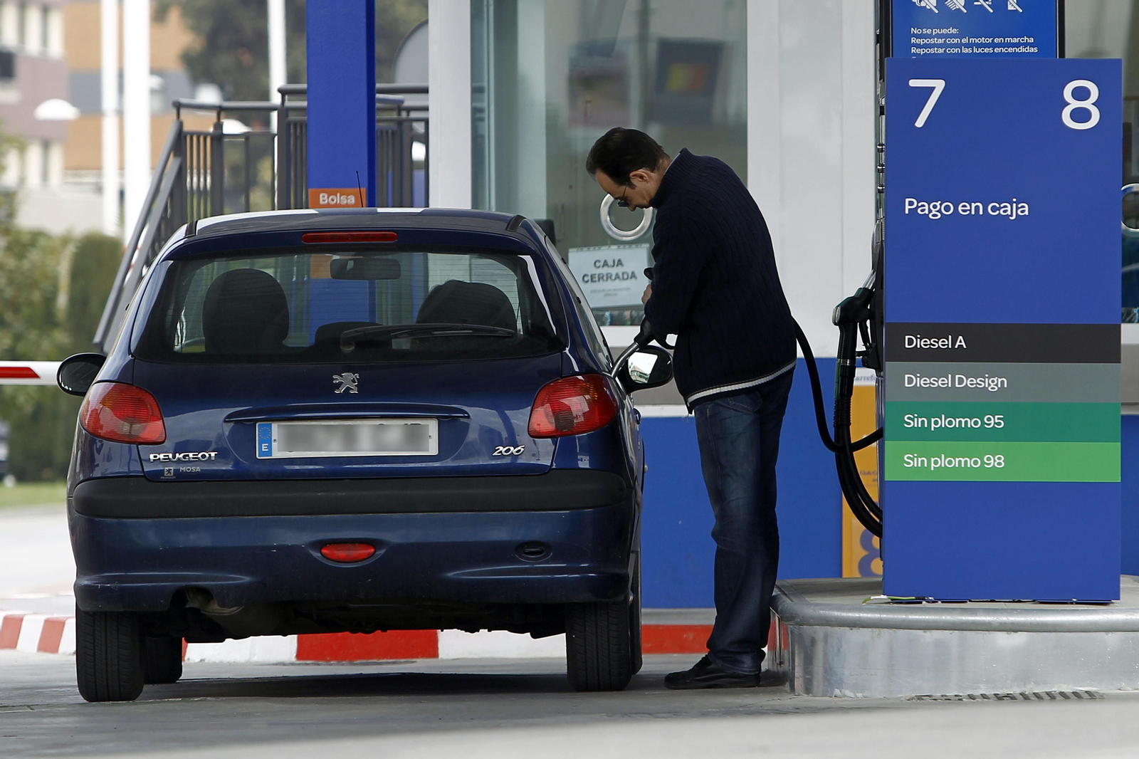 Gasolinera ubicada en una gran superficie de nuestra comunidad.