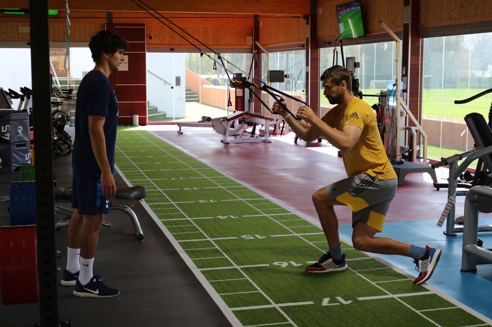 Alejandro Barbosa trabajando junto a Fernando Llorente en la etapa en el Tottenham Hotspur.