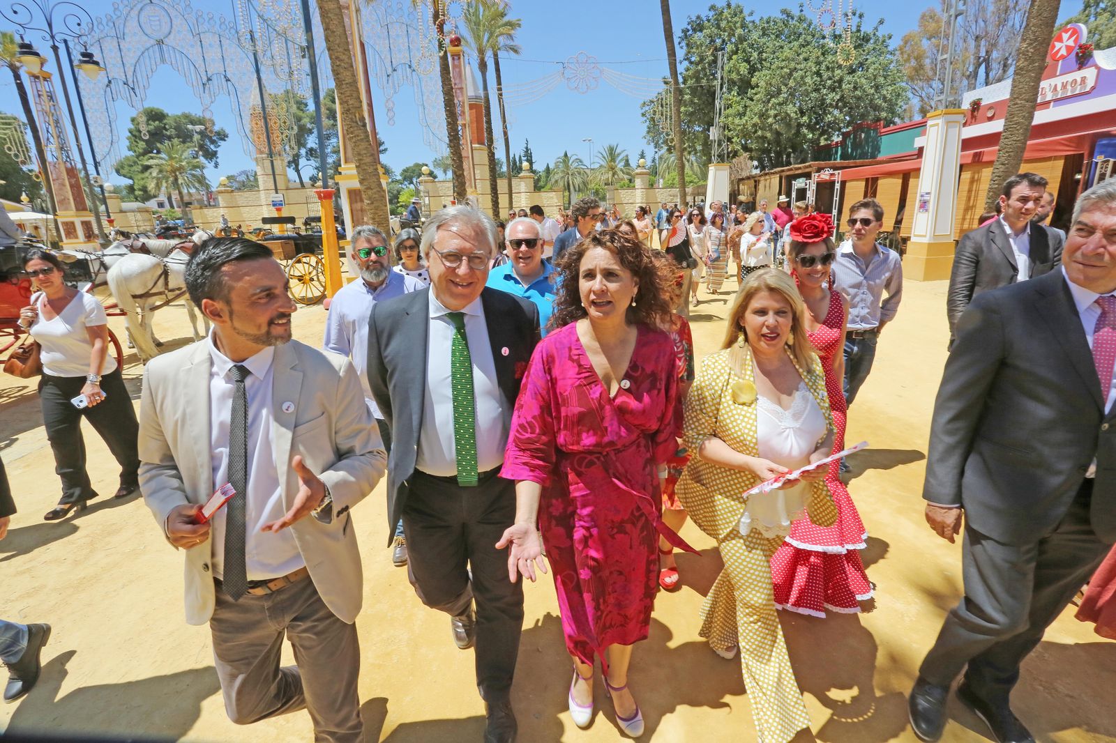 La ministra de Hacienda en funciones, María Jesús Montero, la alcaldesa, Mamen Sánchez y los tenientes de alcaldesa José Antonio Díez y Francisco Camas, este lunes junto al delegado del Gobierno en Andalucía, Lucrecio Fernández.