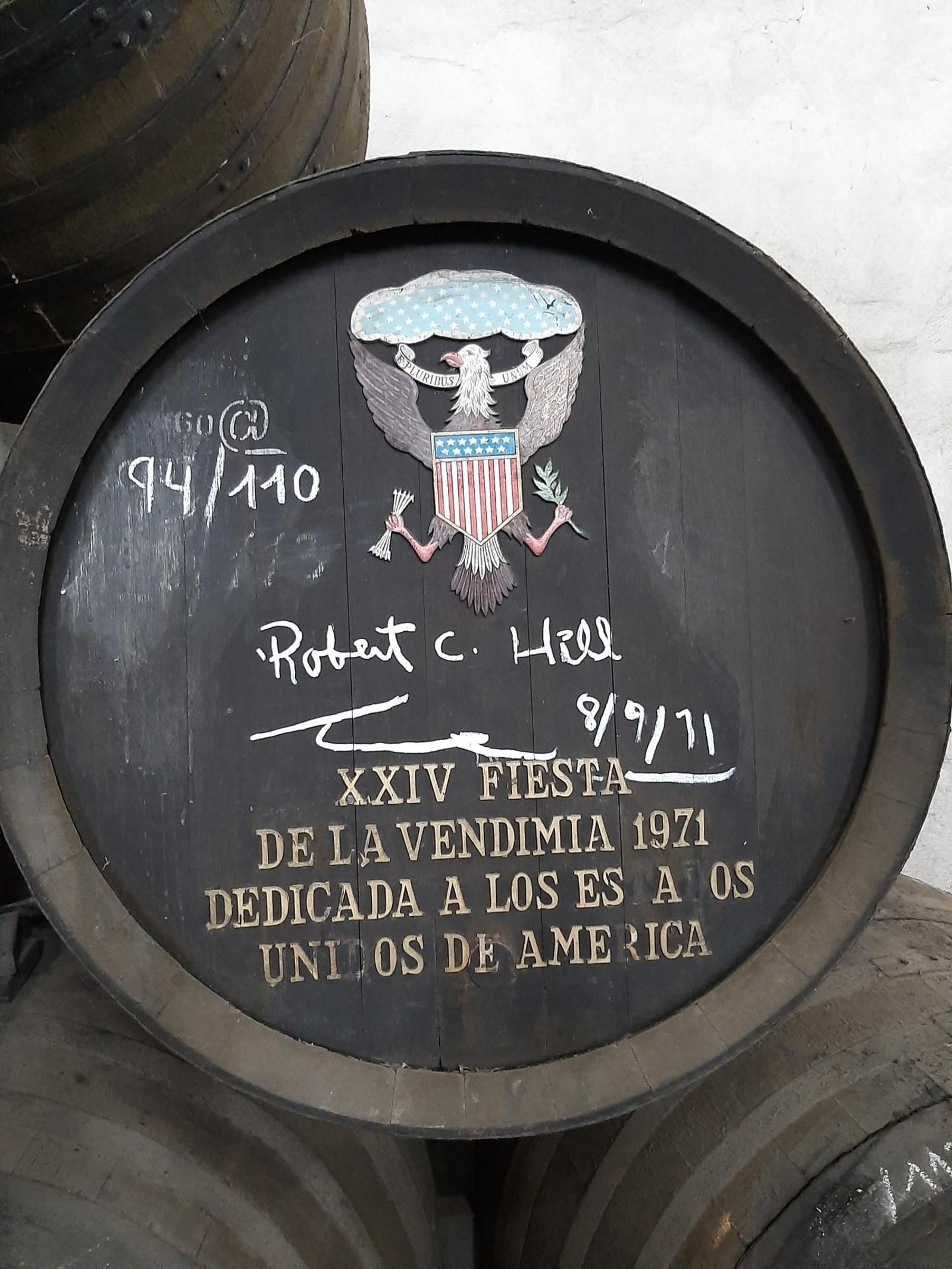 Bota con la rúbrica del embajador de los Estados Unidos en España, 1971.